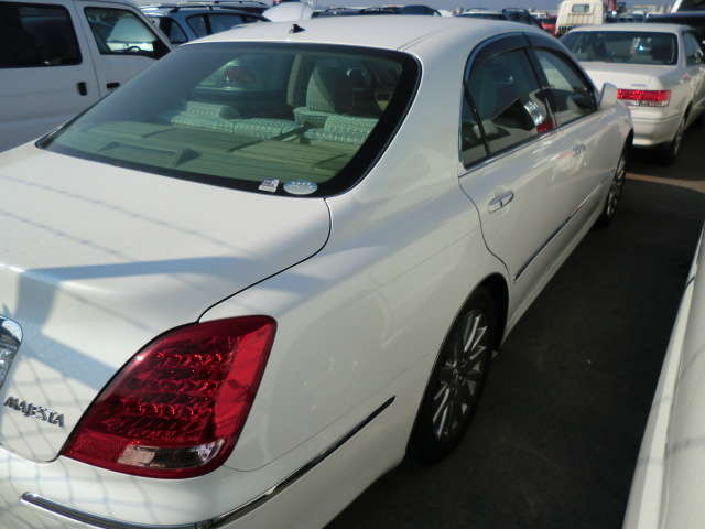 http://www.wy-it.jp/car/2004MODEL%20TOYOTA%20CROWN%20MAJESTA%20UZS186-0009112%20P12.jpg