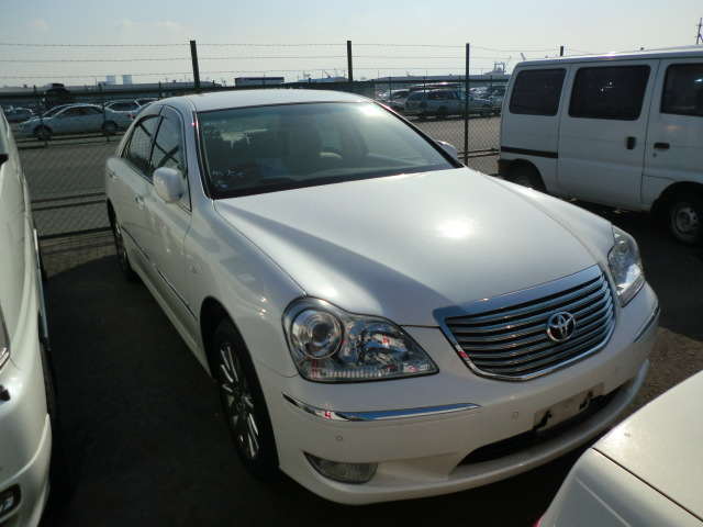 http://www.wy-it.jp/car/2004MODEL%20TOYOTA%20CROWN%20MAJESTA%20UZS186-0009112%20P7.jpg