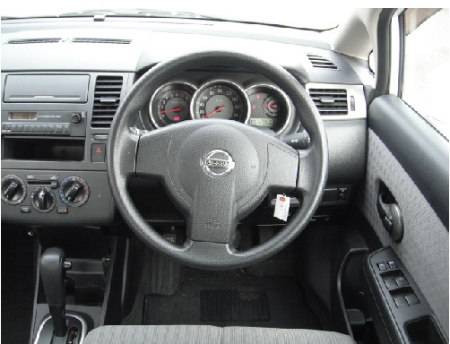 http://www.wy-it.jp/car/2007MODEL%20NISSAN%20TIIDA%20LATIO%20SC11-108621%20P4.jpg