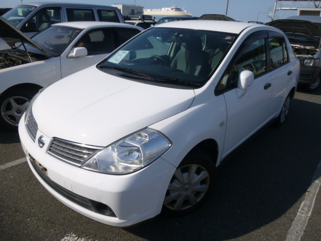 http://www.wy-it.jp/car/2007MODEL%20NISSAN%20TIIDA%20LATIO%20SC11-109508%20P11.JPG