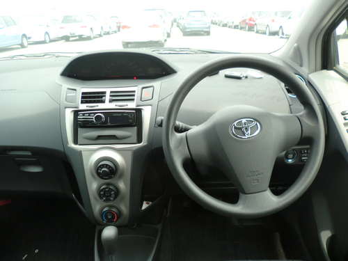 http://www.wy-it.jp/car/2008MODEL%20TOYOTA%20VITZ%20SCP90-2066455%20P9.jpg